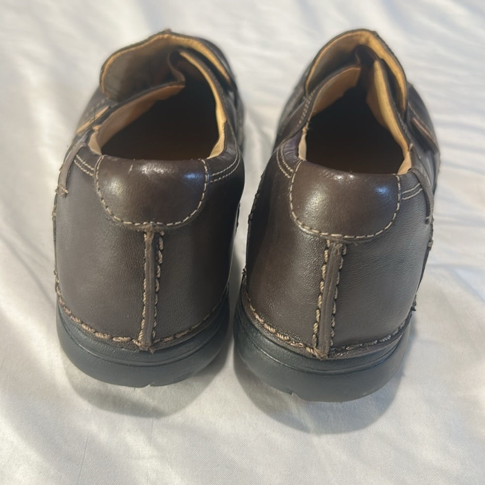 Clarks Brown Leather Loafers Classic Moccasin Style - Picture 3 of 8